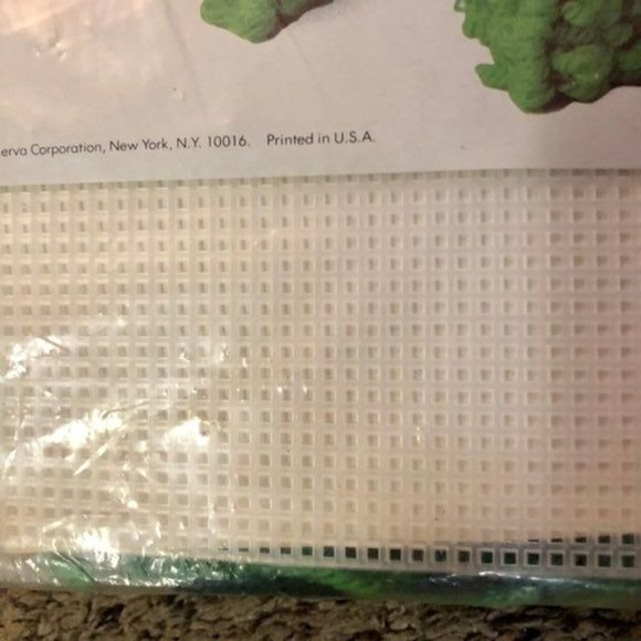 1978 Columbia-Minerva Needlepoint Idea Kit 3 Christmas Trees NEW 8241 - Picture 6 of 10